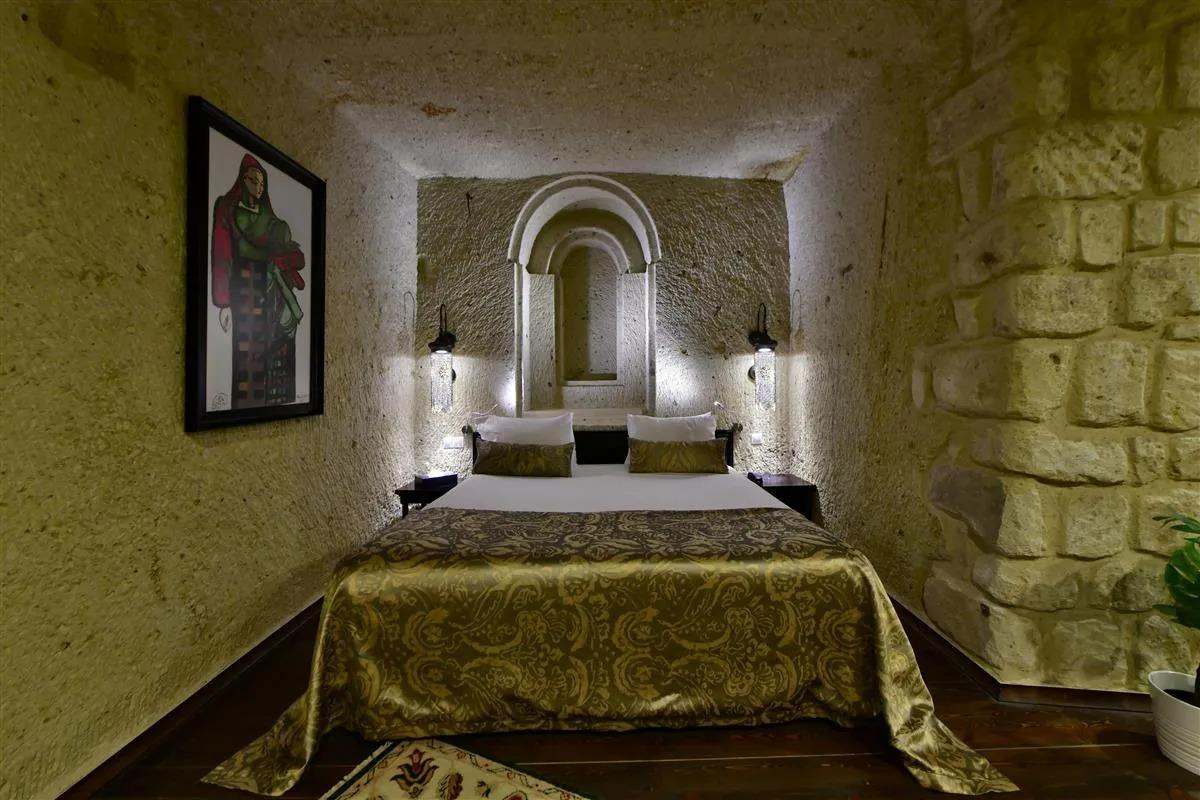 Deluxe Cave Triple Room