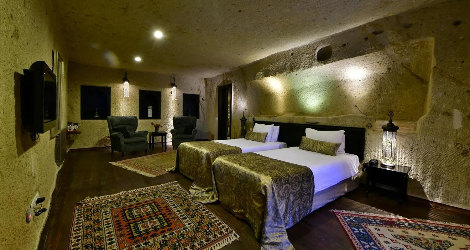Deluxe Cave Family Suite